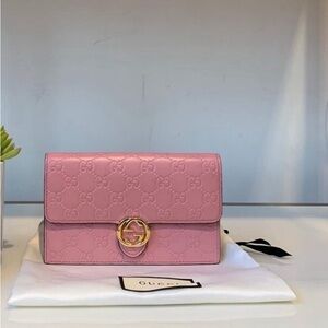 Gucci wallet on chain